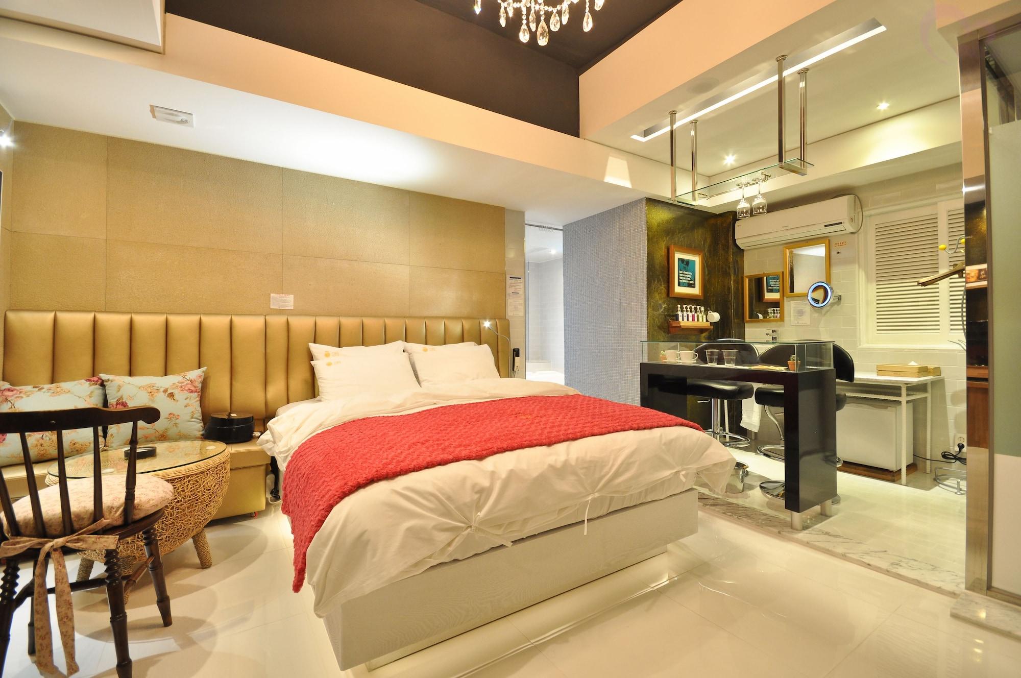 February Hotel Apsan Daegu Bagian luar foto