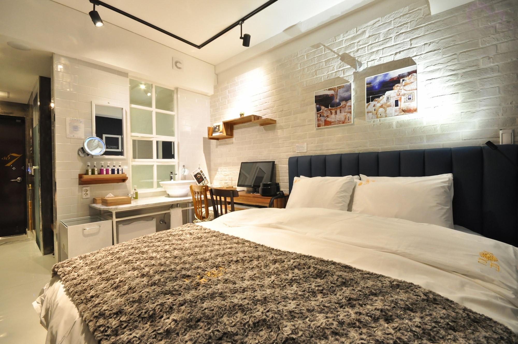 February Hotel Apsan Daegu Bagian luar foto