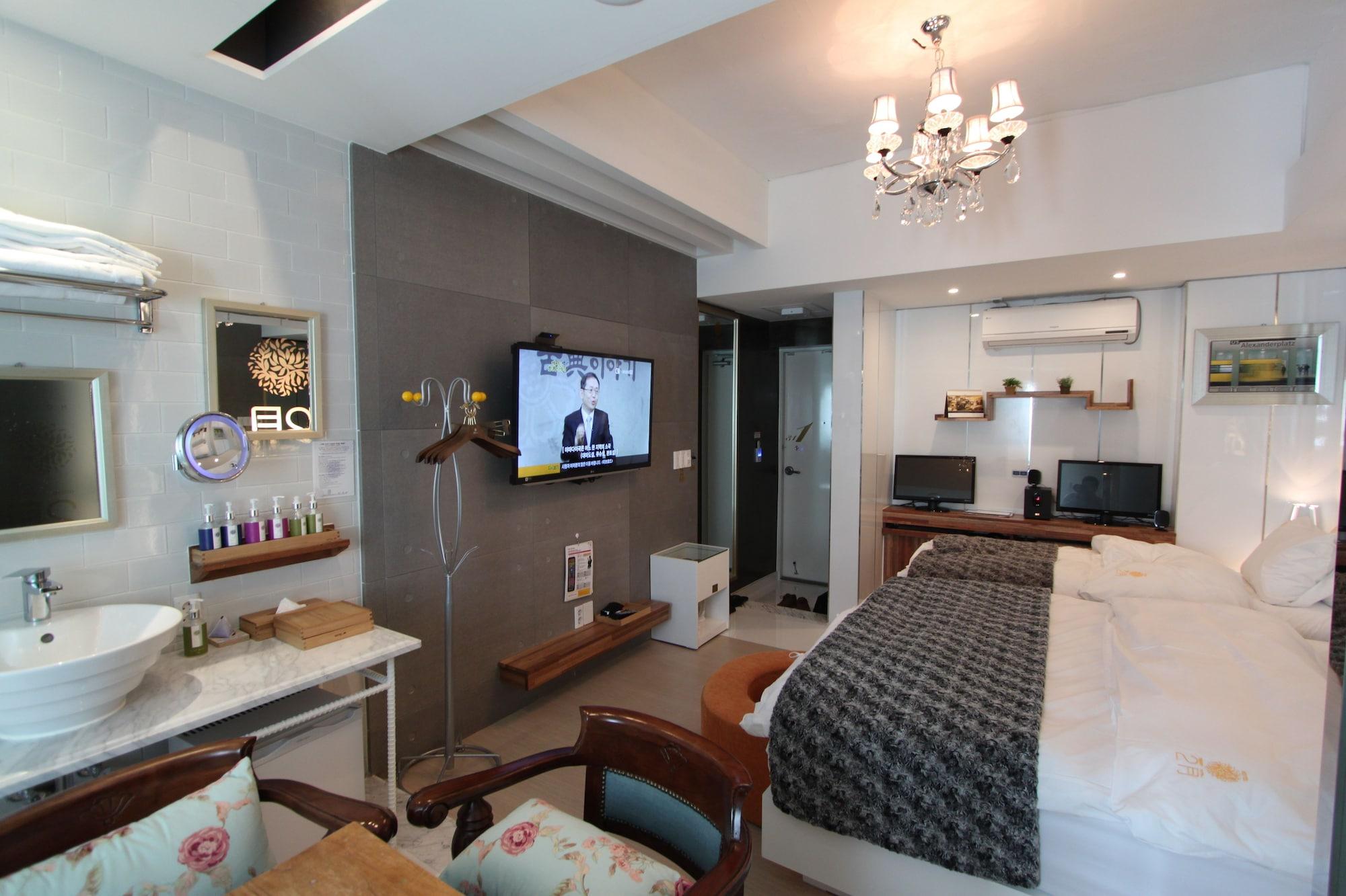 February Hotel Apsan Daegu Bagian luar foto
