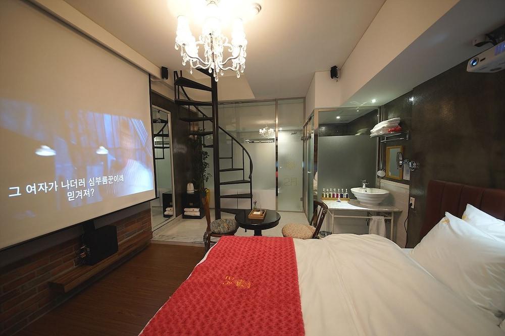 February Hotel Apsan Daegu Bagian luar foto