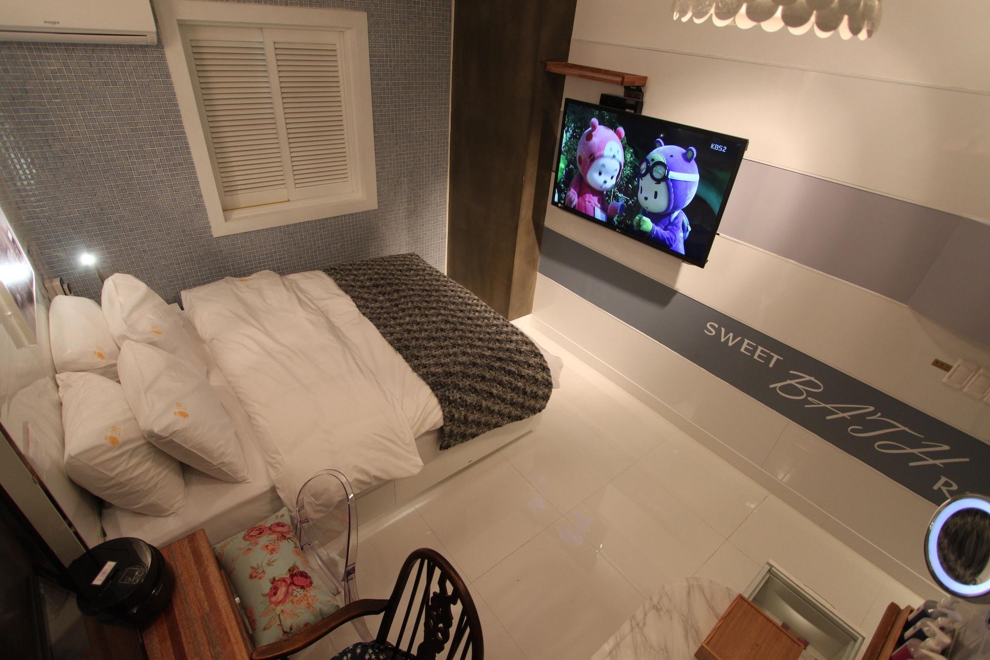February Hotel Apsan Daegu Bagian luar foto