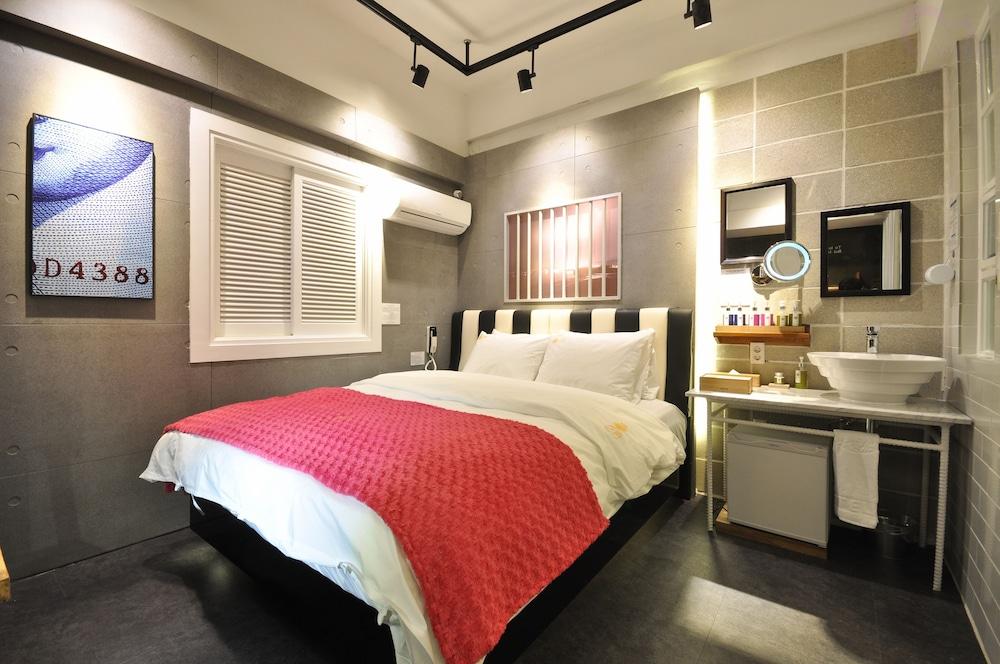 February Hotel Apsan Daegu Bagian luar foto