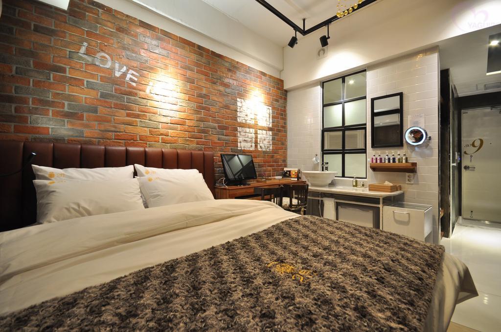 February Hotel Apsan Daegu Bagian luar foto