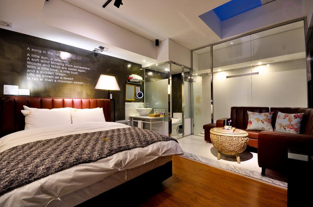 February Hotel Apsan Daegu Bagian luar foto
