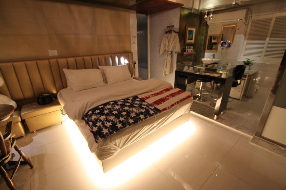 February Hotel Apsan Daegu Bagian luar foto
