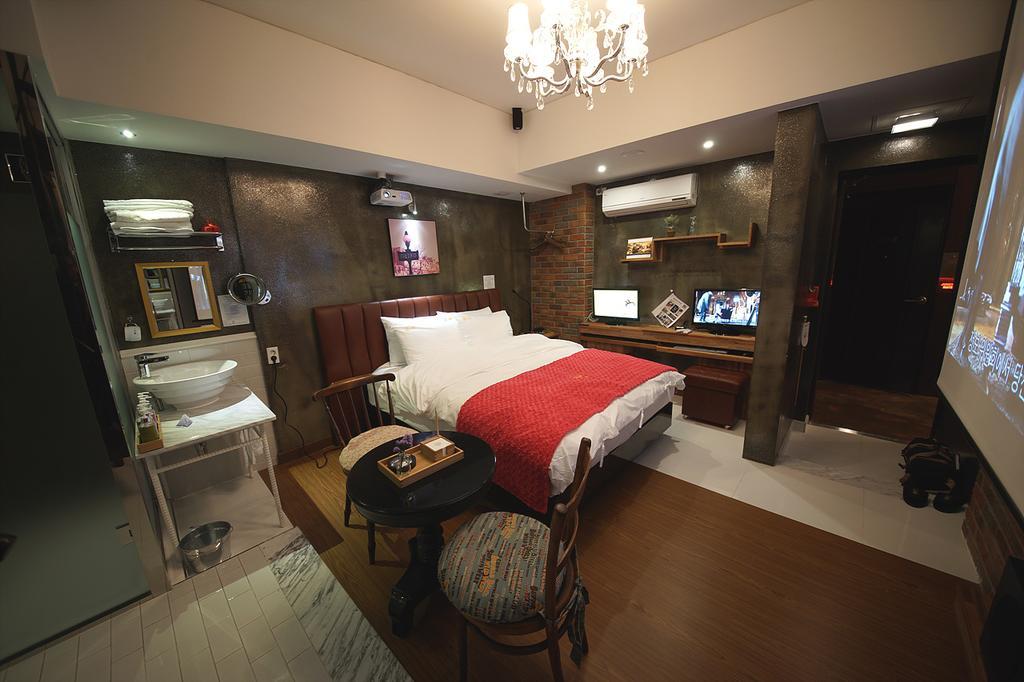February Hotel Apsan Daegu Bagian luar foto